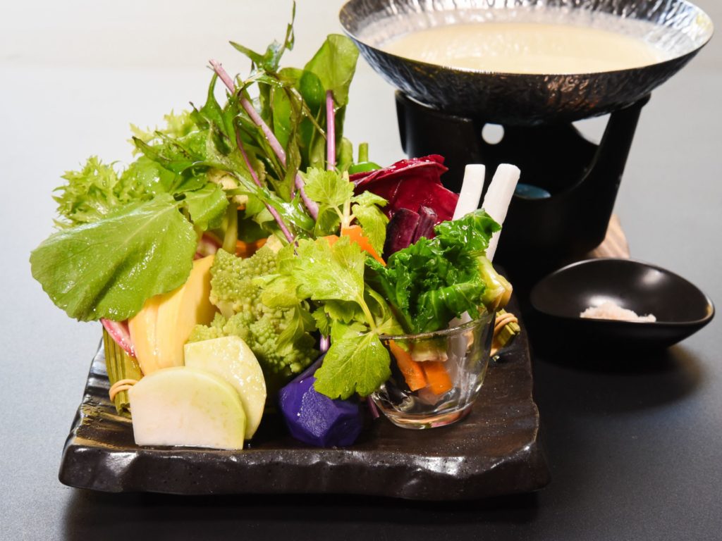 真奈邸名物 彩り有機野菜と箱根豆乳のベジ鍋